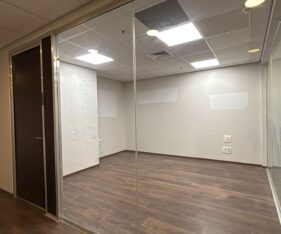 נוף פסטורלי של שדות חקלאות וטבע