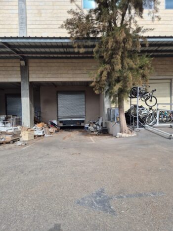 כולל שטח משרדי ברמה גבוהה, דלתות גלילה משני צידי הנכס לכניסה ויציאה נוחים