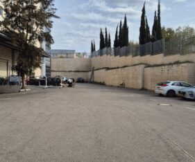 שטח תפעול רחב ידיים לאחסנה חיצונית, פריקה וטעינה