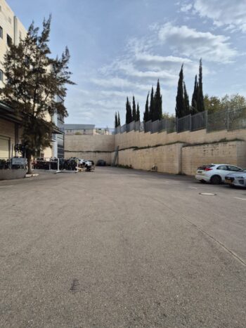 שטח תפעול רחב ידיים לאחסנה חיצונית, פריקה וטעינה