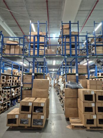 מבנה בגובה 9 מטר, ממודף, עם שני משווי גובה