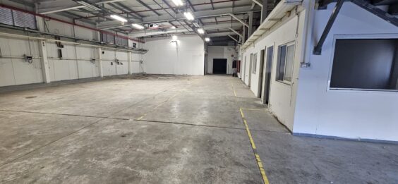 כ 30 מקומות חניה צמודות לנכס