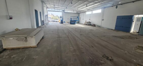 למכירה מיידית 2400 מטר המחולקים ל 3 מבנים