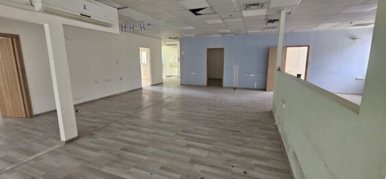 אופציה להשכרת חניות בבניין