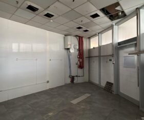 עם כל התשתיות הנדרשות לפתיחת בית קפה או מסעדה