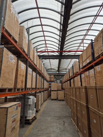 קומת קרקע ומתאים לפעילות מגוונת תעשייתית