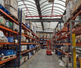 לוגיסטיקה ואחסנה