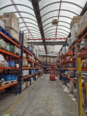 לוגיסטיקה ואחסנה