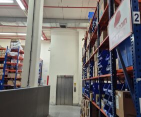 המקום עם נגישות מעולה למשאיות וכולל שמירה במקום