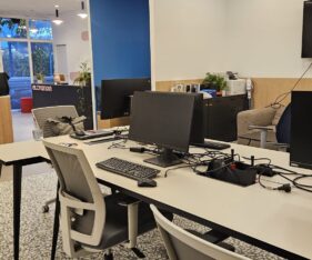 משרד משופץ עם אזור אופן ספייס ל46 אנשים, חדרי ישיבות וחדר מנהל