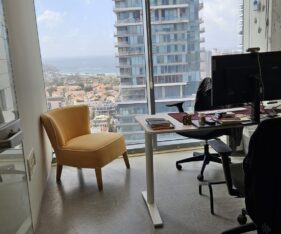 חדרי מנהל וחדרי ישיבות