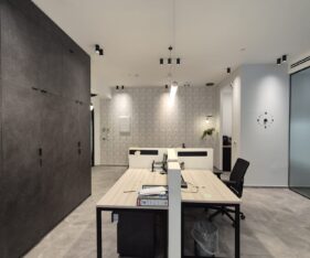 משרד מהמם ומחולק היטב, למכירה מיידית