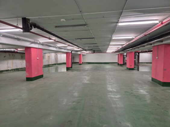 בחניונים מקום למעל 70 רכבים