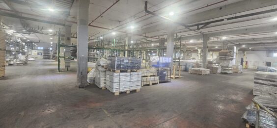 עם מרחב מוגן, מחסן צמוד וחניות