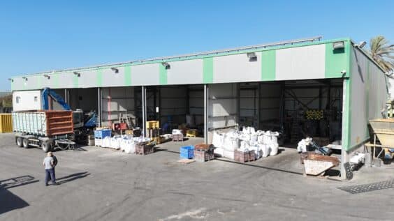 כל השטח עם בטון כולל מאצרות