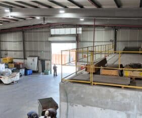 שטח של 6 דונם הכולל מבנה עצמאי