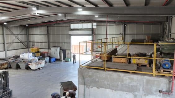 שטח של 6 דונם הכולל מבנה עצמאי