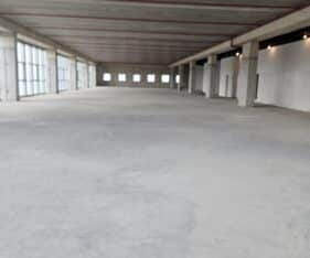 קומת משרדים במצב מעטפת במיקום מצויין