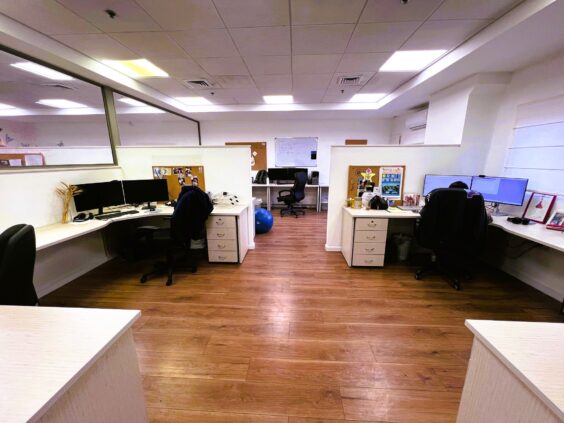 כולל מטבח ועמדות ישיבה נעימות, חדר תקשורת וחניות