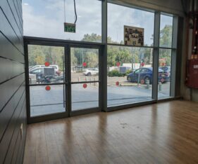 שפע של חנייה ללקוחות ונגישות מלאה