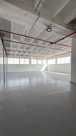 בקומה 1 עם נגישות של 2 מעליות משא עד משקל 1 טון