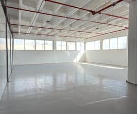 בקומה 1 עם נגישות של 2 מעליות משא עד משקל 1 טון