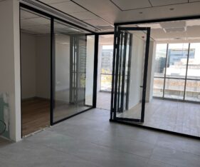 בבניין מרכזי ומבוקש, מוצע להשכרה משרד איכותי