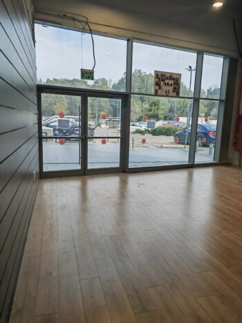 במרכז מסחרי חדש בלב אזור סחר שוקק