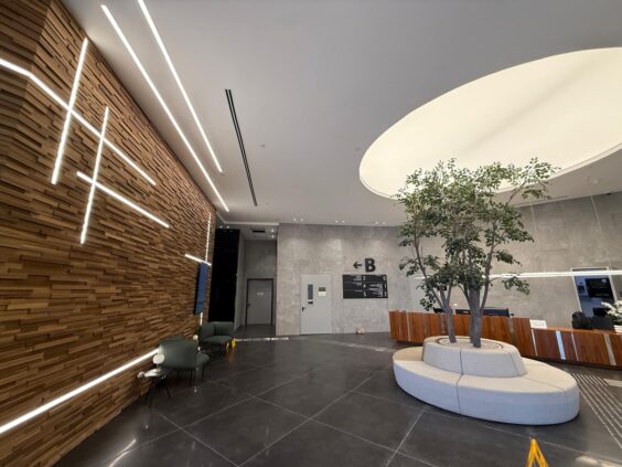 המשרד בגמר איכותי, 4 חדרים מחיצות זכוכית ומטבח