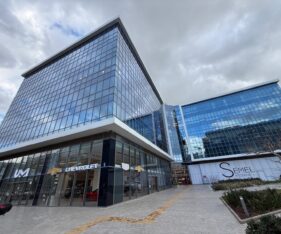 חדר ישיבות מרווח ומרחב מוגן