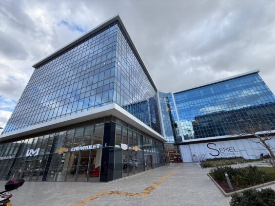 חדר ישיבות מרווח ומרחב מוגן