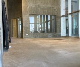 מרחק הליכה מהמלונות, צירים ראשיים וחניונים