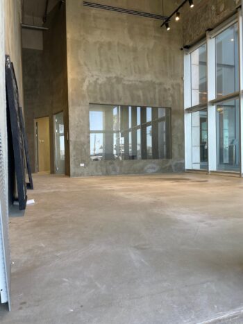 מרחק הליכה מהמלונות, צירים ראשיים וחניונים