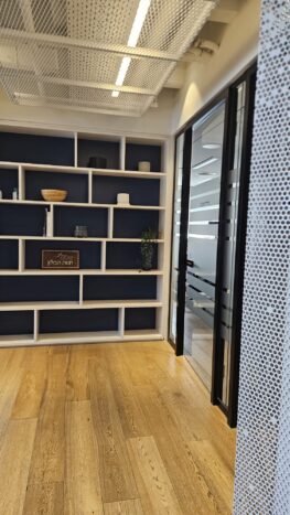 קרבה למוקדי התרבות והמשפט של העיר