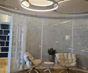 קרבה לתחנת רכבת סבידור ומצירי התנועה הראשיים