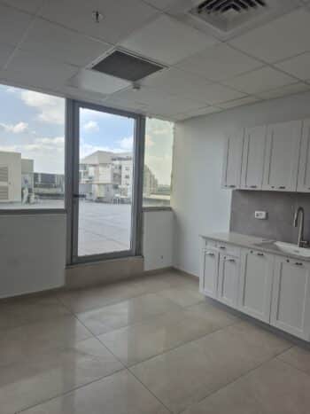 כולל עמדת קבלה מפוארת