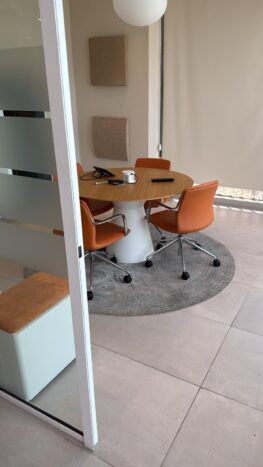 כניסה מהירה ללא תלות במעליות, אידיאלי לעובד ולאורח