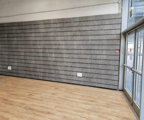 נמצאת במרכז מסחרי חדש