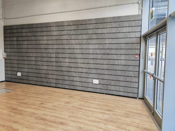 נמצאת במרכז מסחרי חדש