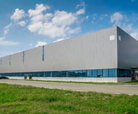 עומס קרקע גבוה כי למרות שזה קומה 1, זה יושב על הקרקע