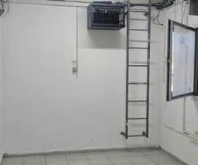 חצר תפעולית וחניות ללא עלות