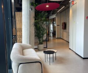 4 קומות משרדים להשכרה עם נוף לים