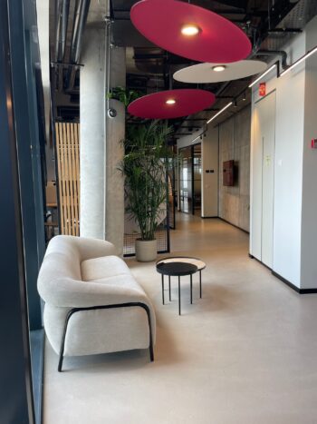 4 קומות משרדים להשכרה עם נוף לים