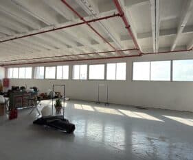 בקומה 2 עם נגישות של 2 מעליות משא