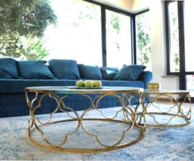 בקצה ההר במלחה הישנה, מוצע כעת למכירה בניין שלם