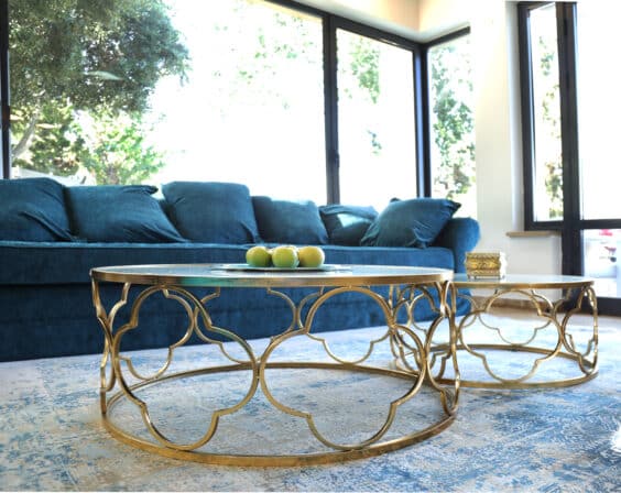 בקצה ההר במלחה הישנה, מוצע כעת למכירה בניין שלם