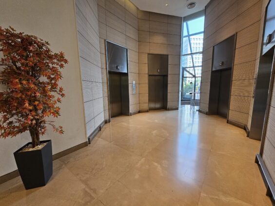 במיקום אסטרטגי בסביבה דינאמית ונגישות מצוינת לתחבורה ציבורית