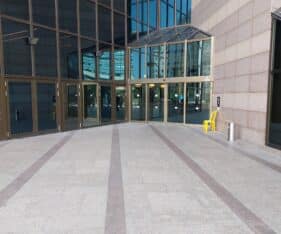 תחנת הרכבת הקלה, תחנת רכבת סבידור מרכז ולצירי תנועה ראשיים