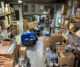 מול תחנת הרכבת, כולל שטח פריקה וטעינה של משאיות ורכבים