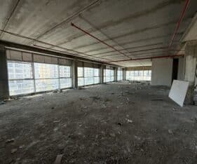 שטחי מסחר ומוסדות במיקום אסטרטגי